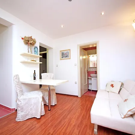 Keran - By Living Apartment
